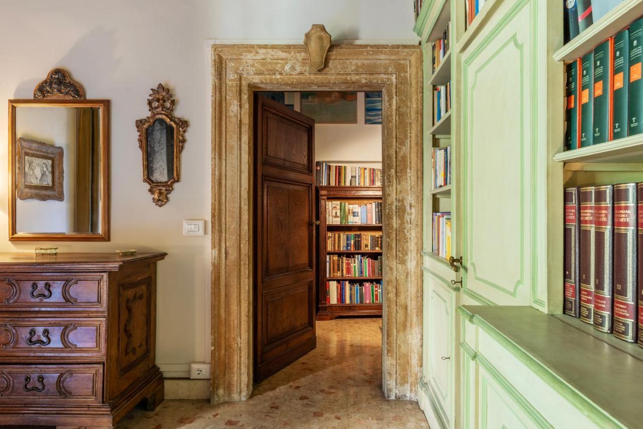 Pantheon Apartment - L'Angolo Nascosto Dei Quadri Rome Exterior photo